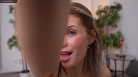 Snapshot of refined_style chatting on 01.23.25 JessyinCherri yang online show from 01.23.25