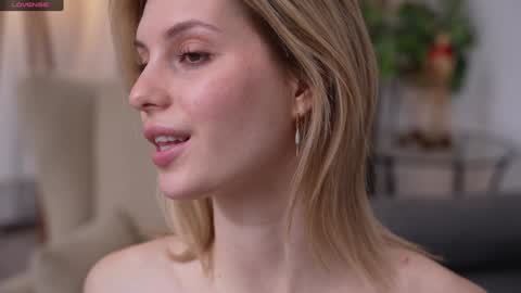 Snapshot of refined_style chatting on 02.08.25 JessyinCherri yang online show from 02.08.25