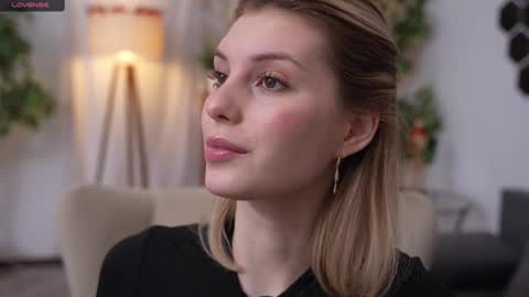 Snapshot of refined_style chatting on 02.09.25 JessyinCherri yang online show from 02.09.25