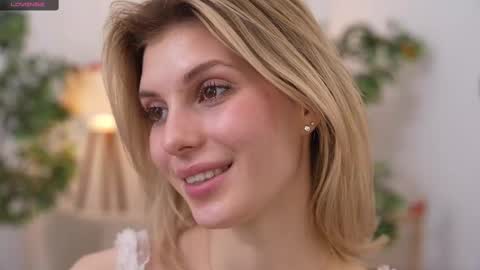 Snapshot of refined_style chatting on 02.13.25 JessyinCherri yang online show from 02.13.25