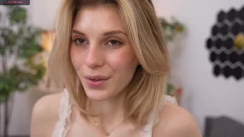 Snapshot of refined_style chatting on 02.13.25 JessyinCherri yang online show from 02.13.25