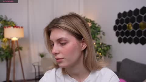 Snapshot of refined_style chatting on 02.16.25 JessyinCherri yang online show from 02.16.25