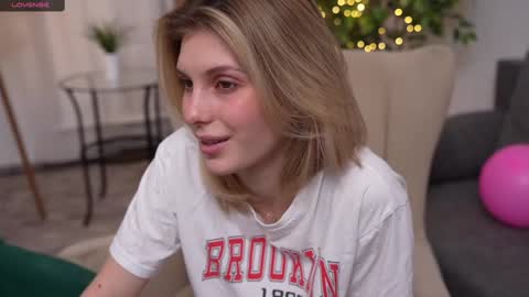 Snapshot of refined_style chatting on 02.16.25 JessyinCherri yang online show from 02.16.25