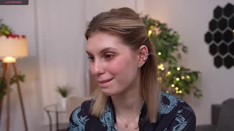 Snapshot of refined_style chatting on 02.16.25 JessyinCherri yang online show from 02.16.25