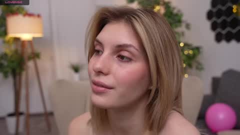 Snapshot of refined_style chatting on 02.17.25 JessyinCherri yang online show from 02.17.25