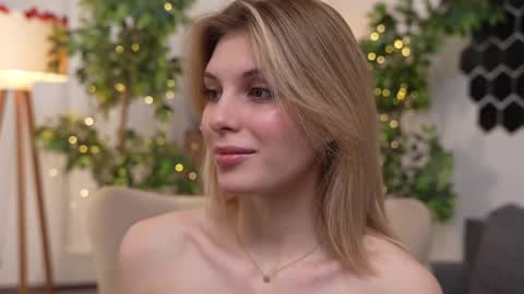 Snapshot of refined_style chatting on 02.20.25 JessyinCherri yang online show from 02.20.25