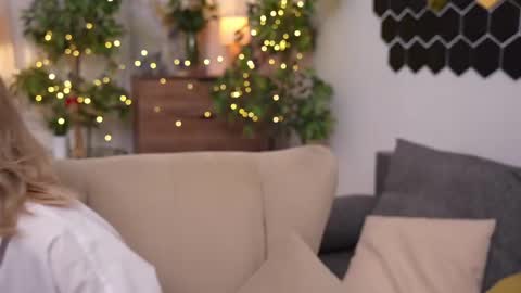 Snapshot of refined_style chatting on 02.24.25 JessyinCherri yang online show from 02.24.25