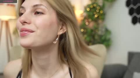 Snapshot of refined_style chatting on 03.09.25 JessyinCherri yang online show from 03.09.25