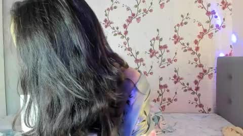 Snapshot of reginamoon12 chatting on 12.15.25 Alisa online show from 12.15.25