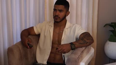 Snapshot of reik_von chatting on 10.18.25 Reik online show from 10.18.25