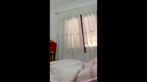Snapshot of reina182193 chatting on 05.17.26 reina182193 online show from 05.17.26