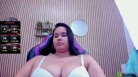 reina_loren online show from 02.15.26