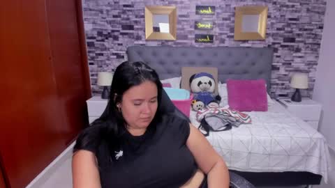 reina_loren online show from 05.23.26