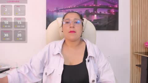 Reina Mia online show from 04.17.26