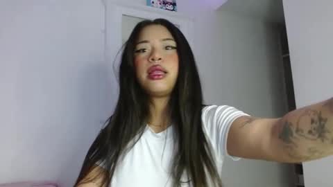 Snapshot of reina_reina chatting on 09.11.25 reina_reina online show from 09.11.25