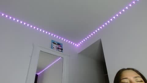 Snapshot of reina_reina chatting on 09.27.25 reina_reina online show from 09.27.25