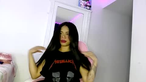 Snapshot of reina_reina chatting on 12.02.25 reina_reina online show from 12.02.25