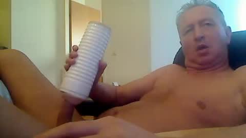 Snapshot of reini7211 chatting on 04.23.26 reini7211 online show from 04.23.26