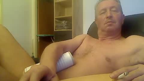 Snapshot of reini7211 chatting on 06.27.26 reini7211 online show from 06.27.26