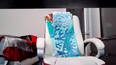 Snapshot of remmi556692 chatting on 11.13.25 remmi556692 online show from 11.13.25