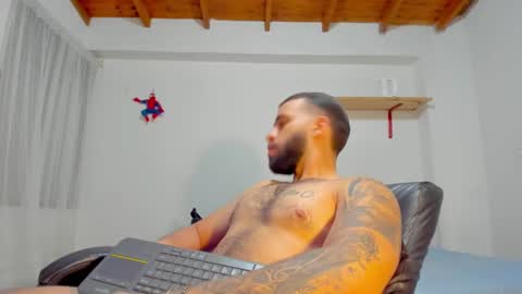 Snapshot of remy_sten chatting on 10.10.25 Rmy Steen online show from 10.10.25