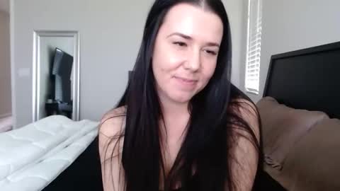 Bella Lively online show from 01.05.26