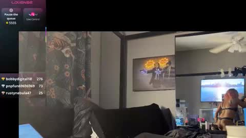 Snapshot of remyxavier chatting on 11.11.25 remyxavier online show from 11.11.25