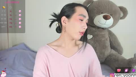 Snapshot of ren_yoonn chatting on 10.18.25 Ren online show from 10.18.25