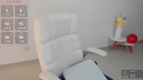 Snapshot of renata_t_ chatting on 10.25.25 RENATA online show from 10.25.25