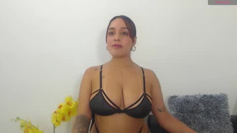Snapshot of renatabrownn28 chatting on 06.05.26 renatabrownn28 online show from 06.05.26