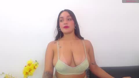 Snapshot of renatabrownn28 chatting on 06.17.26 renatabrownn28 online show from 06.17.26