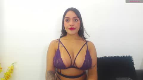 Snapshot of renatabrownn28 chatting on 07.05.26 renatabrownn28 online show from 07.05.26