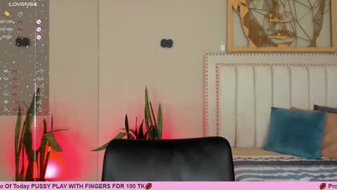 Snapshot of renataruiz_rr chatting on 03.03.25 online show from 03.03.25