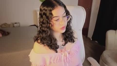 Snapshot of renaxi_smith chatting on 10.12.25 renaxi_smith online show from 10.12.25