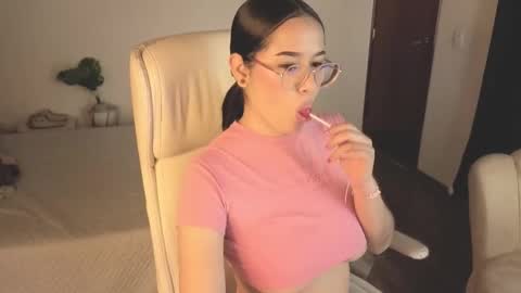 Snapshot of renaxi_smith chatting on 11.01.25 renaxi_smith online show from 11.01.25