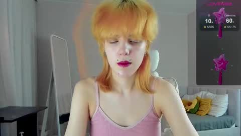 Snapshot of rene_yolker chatting on 11.18.25 Rene online show from 11.18.25