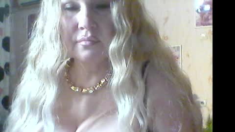 Snapshot of renelce chatting on 12.14.25 renelce online show from 12.14.25