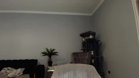 Snapshot of renigendur chatting on 06.19.26 ReniGendur online show from 06.19.26