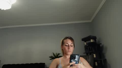 Snapshot of renigendur chatting on 06.23.26 ReniGendur online show from 06.23.26