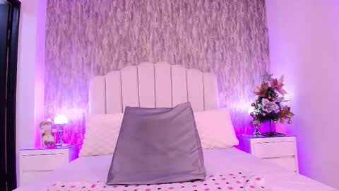 Snapshot of reven_lilith chatting on 11.26.25 REVEN online show from 11.26.25