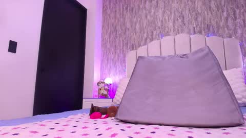 Snapshot of reven_lilith chatting on 11.28.25 REVEN online show from 11.28.25