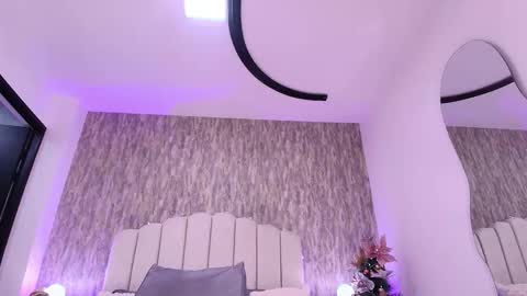 Snapshot of reven_lilith chatting on 11.29.25 REVEN online show from 11.29.25