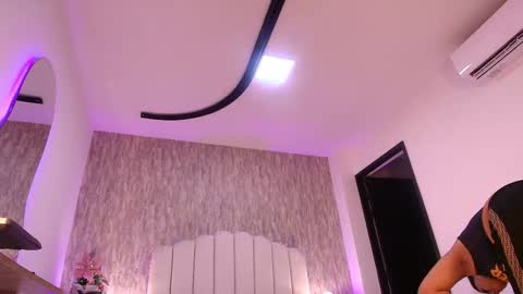 Snapshot of reven_lilith chatting on 12.14.25 REVEN online show from 12.14.25