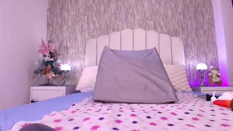 Snapshot of reven_lilith chatting on 12.15.25 REVEN online show from 12.15.25