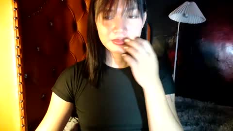 Snapshot of reya18 chatting on 06.22.26 Reya online show from 06.22.26