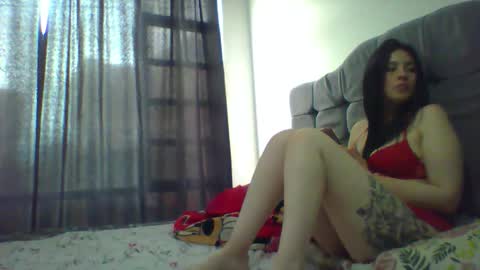 Snapshot of reyalad_mariana chatting on 03.04.25 REYALAD online show from 03.04.25