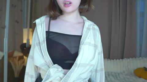 Snapshot of rhebageigel chatting on 05.09.26 Nanami online show from 05.09.26
