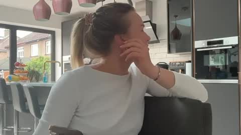 riana894237 online show from 05.14.26