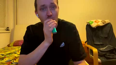 Snapshot of ricciardio chatting on 02.12.25 ricciardio online show from 02.12.25