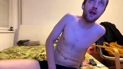 Snapshot of ricciardio chatting on 03.11.25 ricciardio online show from 03.11.25